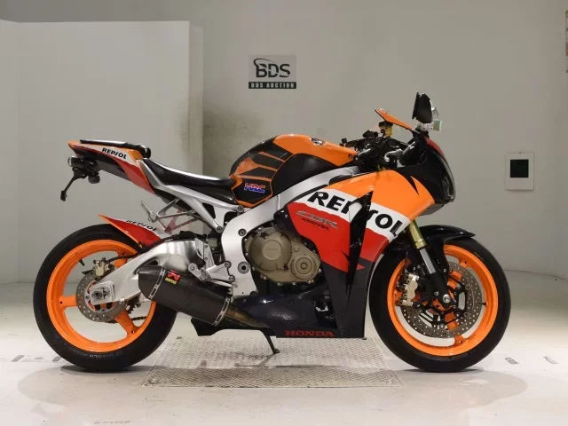 Honda CBR1000RR лот № 5121 оценка 4  с аукциона в Японии
