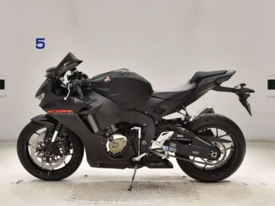 Honda CBR1000RR лот № 2707 оценка 5  с аукциона в Японии 2