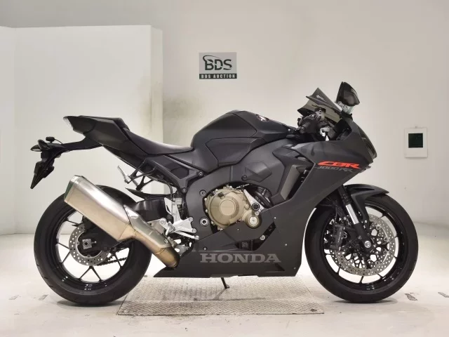 Honda CBR1000RR лот № 2707 оценка 5  с аукциона в Японии