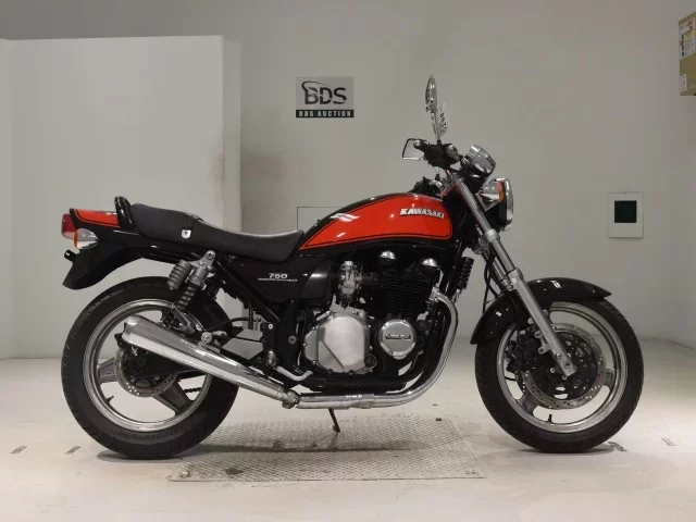 Kawasaki ZEPHYR750 лот № 0298 оценка 4  с аукциона в Японии