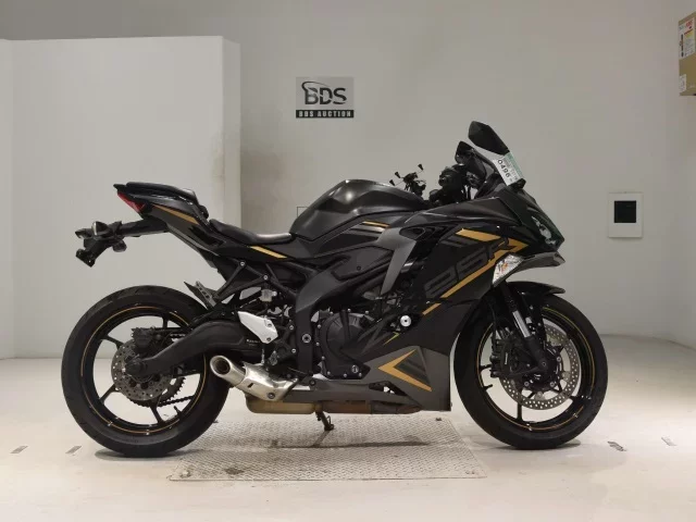 Kawasaki ZX-25R лот № 0496 оценка 5  с аукциона в Японии
