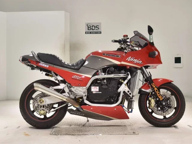 Kawasaki GPZ900R лот № 2786 оценка 4  с аукциона в Японии