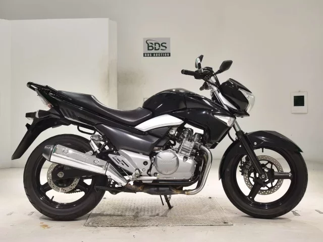 Suzuki GSR250 лот № 2715 оценка 4  с аукциона в Японии