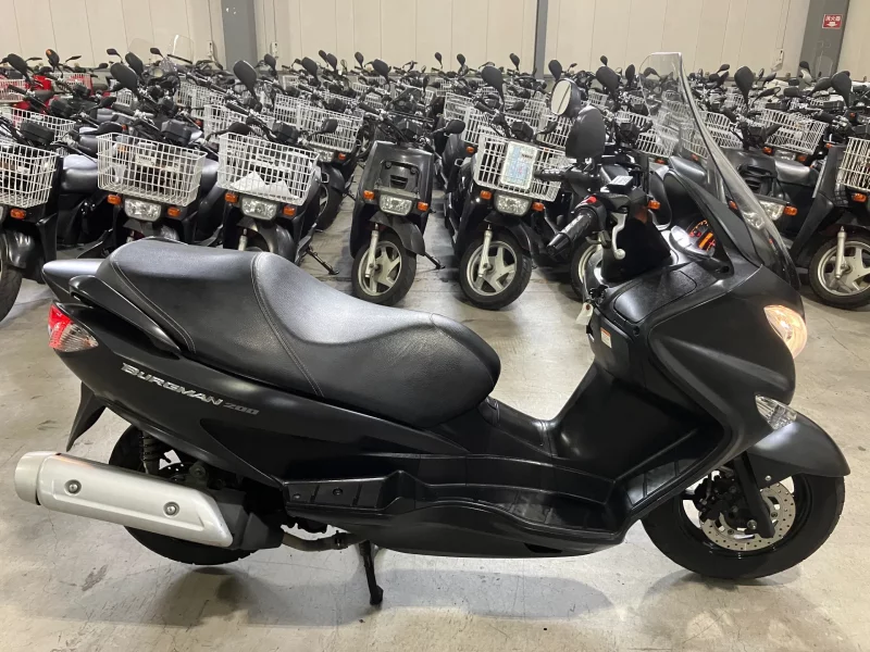 Suzuki BURGMAN200 лот № 02059 оценка 4  с аукциона в Японии