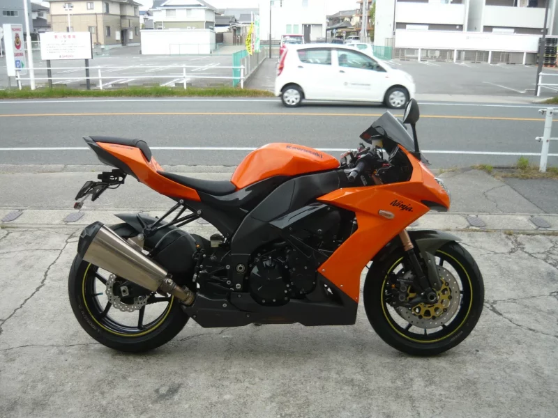 Kawasaki NINJA ZX-10R лот № 02052 оценка 4  с аукциона в Японии