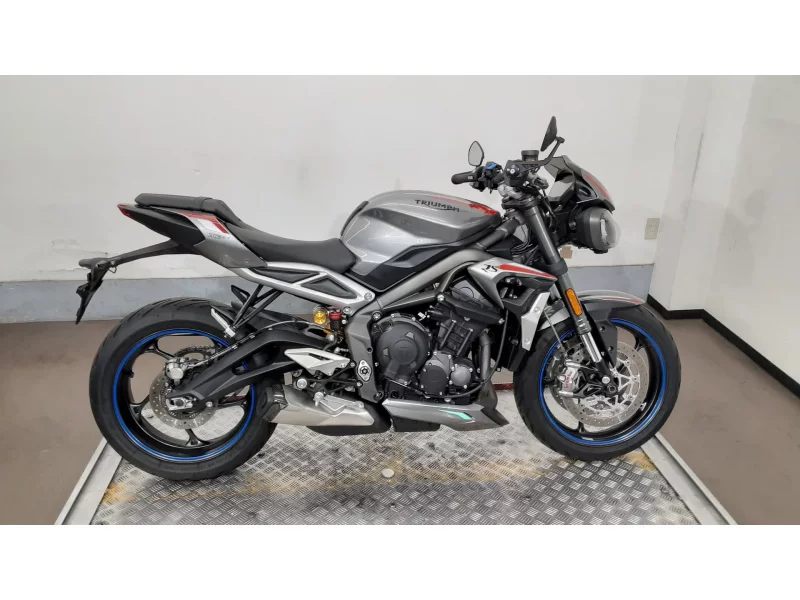 Triumph  STREET TRIPLE RS лот № 00186 оценка 4  с аукциона в Японии