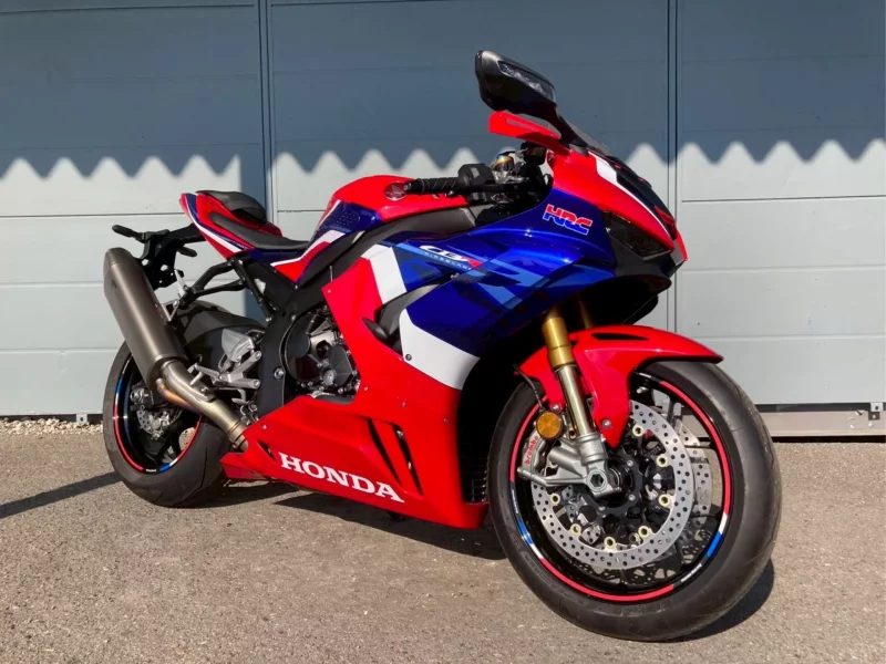 Honda CBR1000RR-R FB SP лот № 04154 оценка 4  с аукциона в Японии