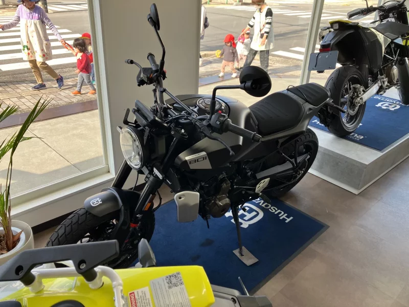 Other HUSQUARNA SVARTPILEN 801 лот № 04146 оценка 8  с аукциона в Японии