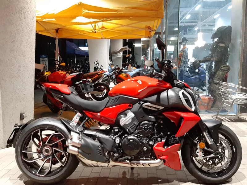 Ducati  DIAVEL V4 лот № 02159 оценка 7  с аукциона в Японии