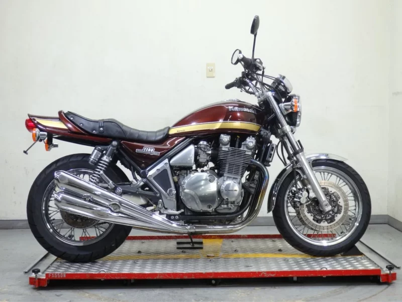 Kawasaki ZEPHYR1100RS лот № 00237 оценка 4  с аукциона в Японии