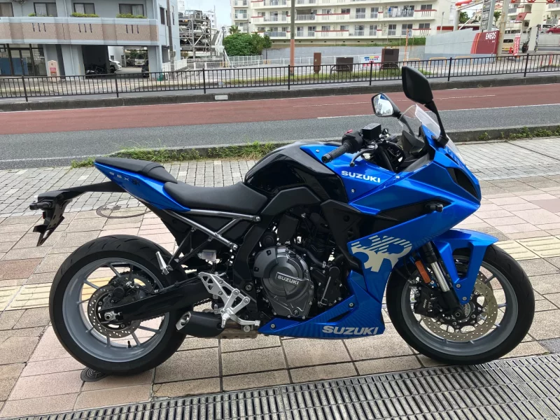 Suzuki GSX-8R лот № 06196 оценка 8  с аукциона в Японии