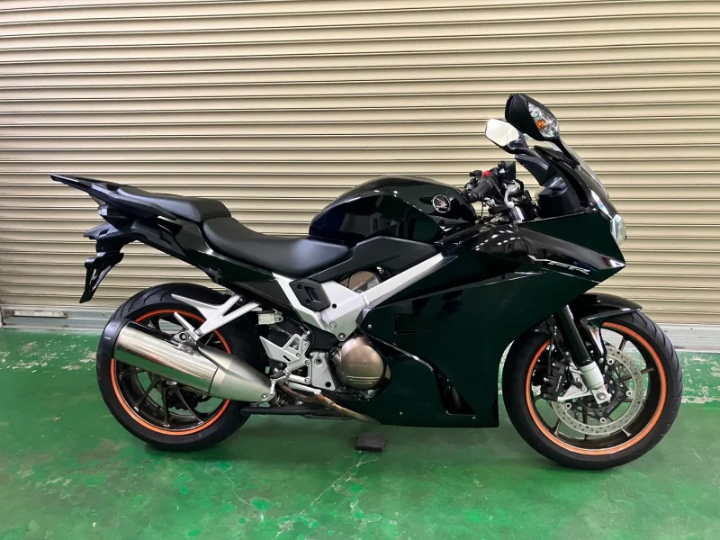 Honda VFR800F лот № 02235 оценка 4  с аукциона в Японии