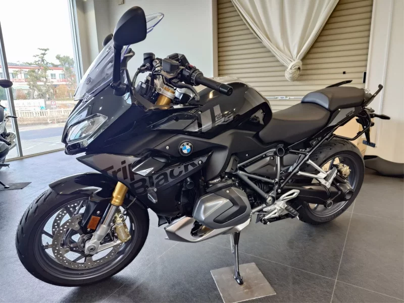 BMW  R1250RS лот № 04253 оценка 8  с аукциона в Японии