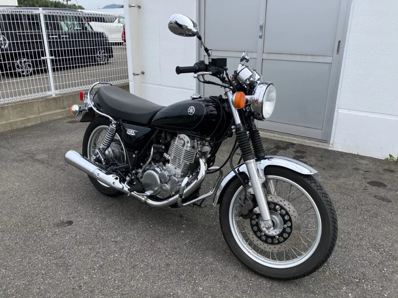 Yamaha SR400-1 лот № 04316 оценка 4  с аукциона в Японии