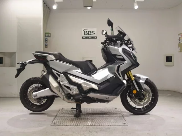 Honda X-ADV750 лот № 5330 оценка 5  с аукциона в Японии