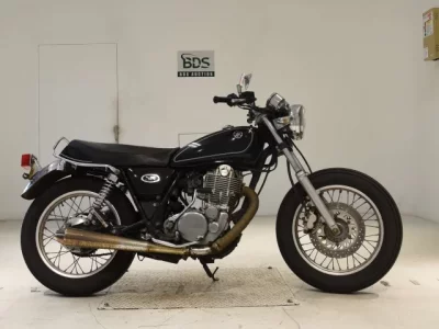 Yamaha SR400-3