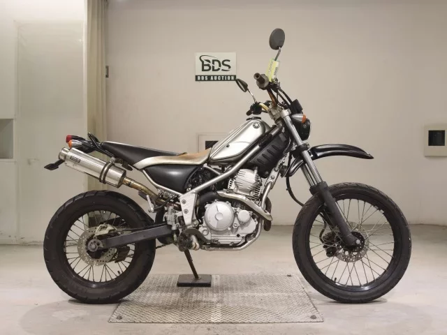 Yamaha TORITSU CAR лот № 5267 оценка 4  с аукциона в Японии