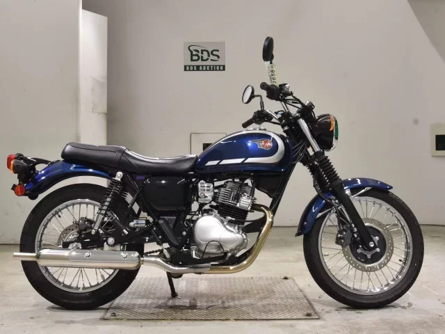 Kawasaki W230 лот № 2656 оценка 8  с аукциона в Японии