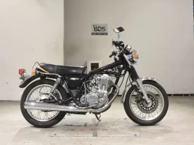 Yamaha SR400-3
