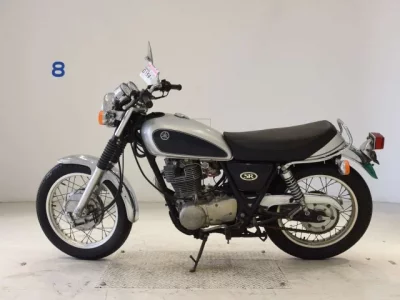 Yamaha SR400-2