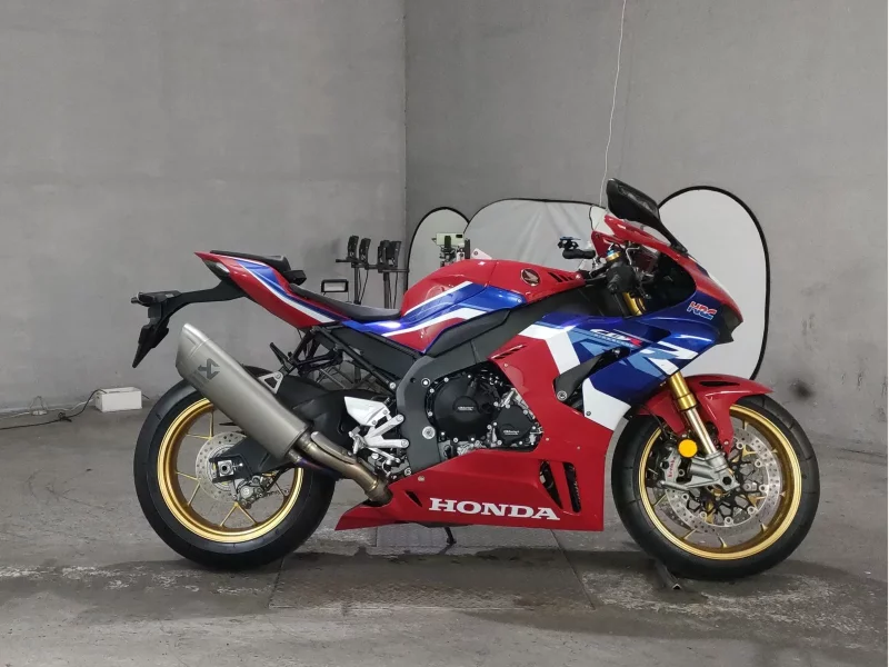 Honda CBR1000RR-R SP лот № 8025 оценка 4.5  с аукциона в Японии