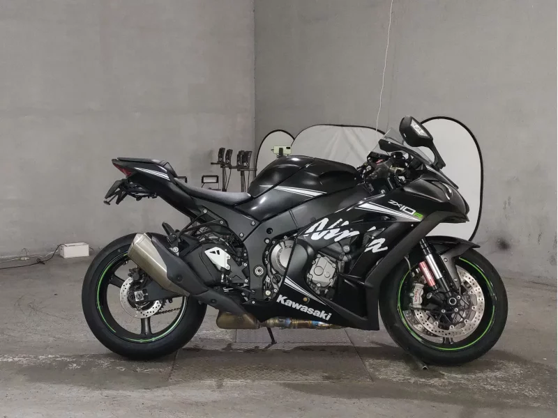 Kawasaki ZX-10R лот № 8037 оценка 4  с аукциона в Японии