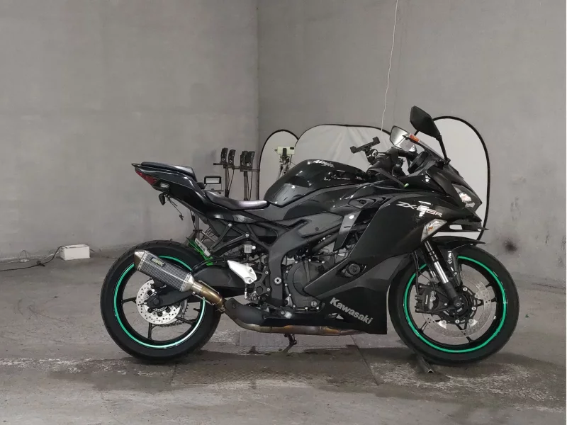 Kawasaki NINJA ZX-25R лот № 8129 оценка 4  с аукциона в Японии
