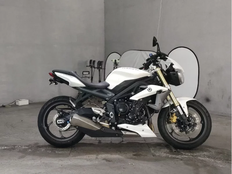 Triumph  STREET TRIPLE лот № 7275 оценка 4  с аукциона в Японии