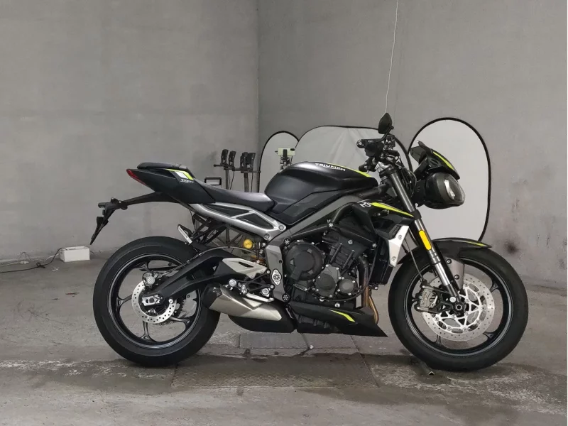 Triumph  STREET TRIPLE RS лот № 8511 оценка 5  с аукциона в Японии