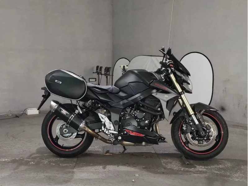 Suzuki GSR750 лот № 7671 оценка 4  с аукциона в Японии