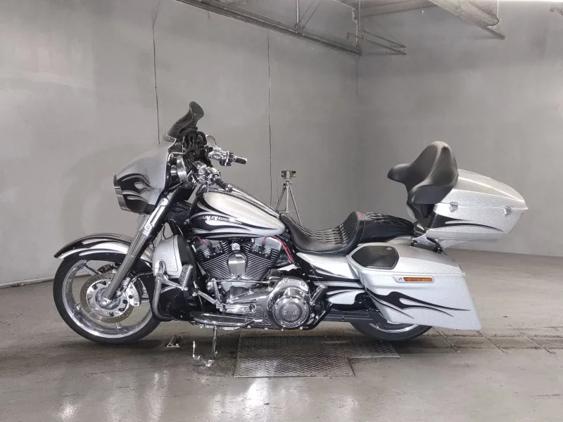 Harley-Davidson HARLEY FLHXSE1800CVO