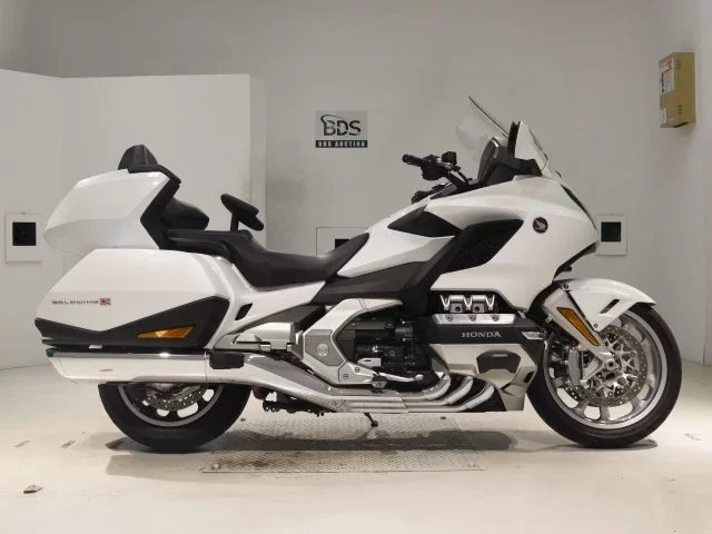 Honda GL1800 TOUR лот № 0385 оценка 5  с аукциона в Японии