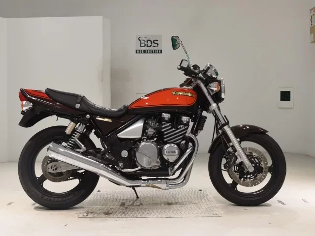 Kawasaki ZEPHYR400K лот № 0181 оценка 4  с аукциона в Японии