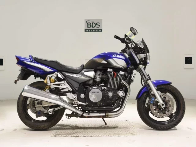 Yamaha XJR1300 лот № 7809 оценка 4  с аукциона в Японии