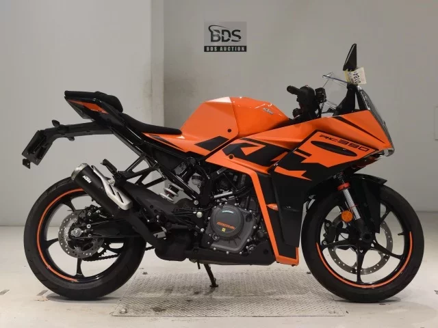 KTM  RC390 лот № 0184 оценка 6  с аукциона в Японии