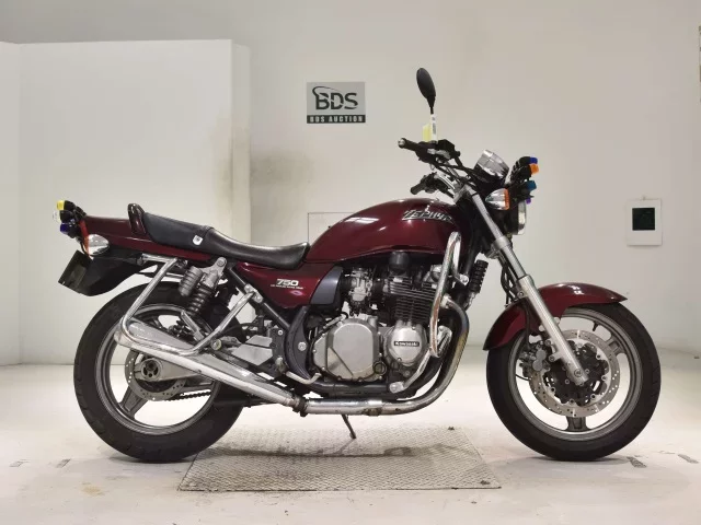 Kawasaki ZEPHYR750 лот № 0532 оценка 4  с аукциона в Японии