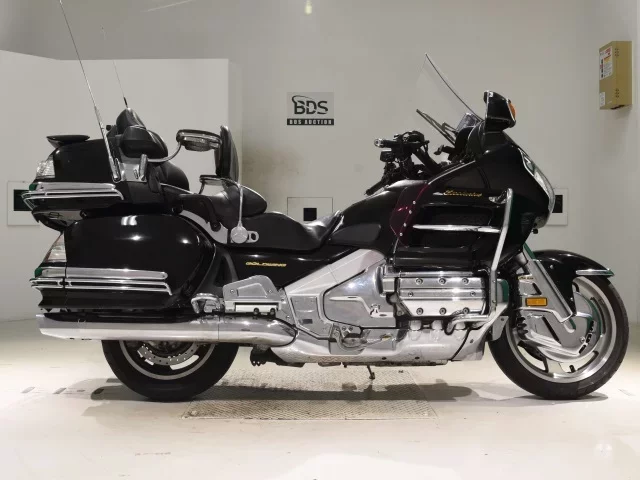 Honda GL1800 лот № 5047 оценка 4  с аукциона в Японии