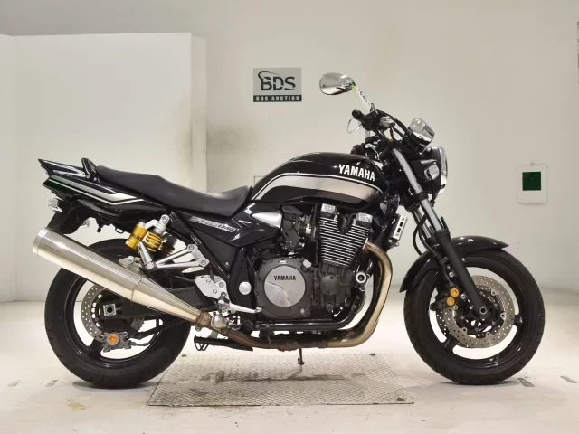 Yamaha XJR1300-2 лот № 7645 оценка 5  с аукциона в Японии