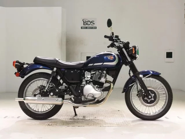 Kawasaki W230 лот № 0521 оценка 8  с аукциона в Японии