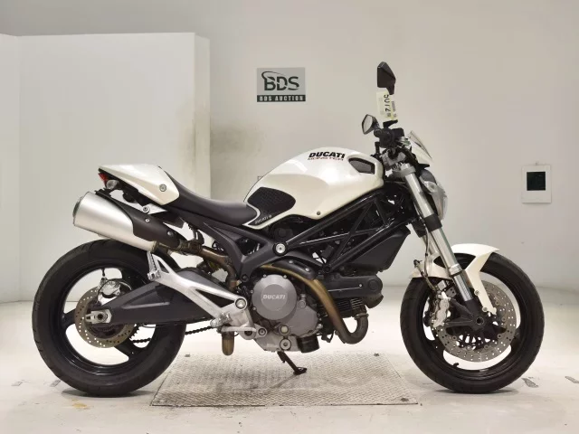 Ducati  MONSTER 696 лот № 5072 оценка 5  с аукциона в Японии