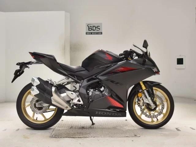 Honda CBR250RR-2A лот № 3036 оценка 5  с аукциона в Японии