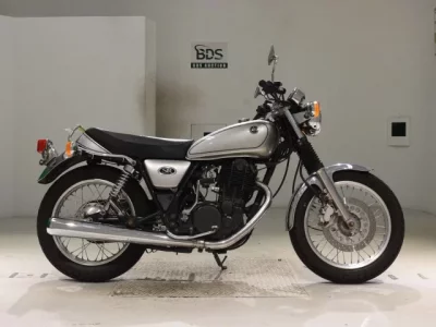 Yamaha SR400-3