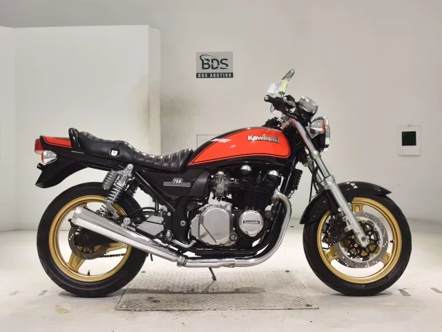 Kawasaki ZEPHYR750 лот № 2771 оценка 4  с аукциона в Японии