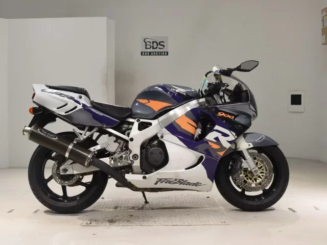 Honda CBR900RR лот № 0153 оценка 4  с аукциона в Японии