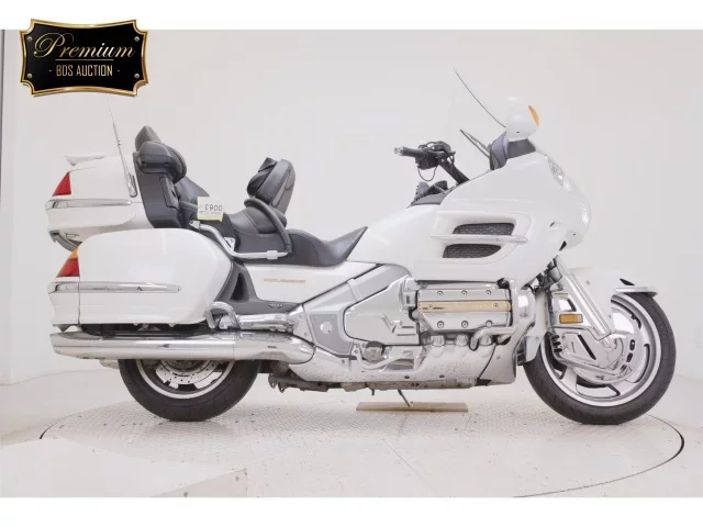 Honda GL1800 лот № 0063 оценка 4  с аукциона в Японии