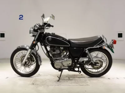 Yamaha SR400-3
