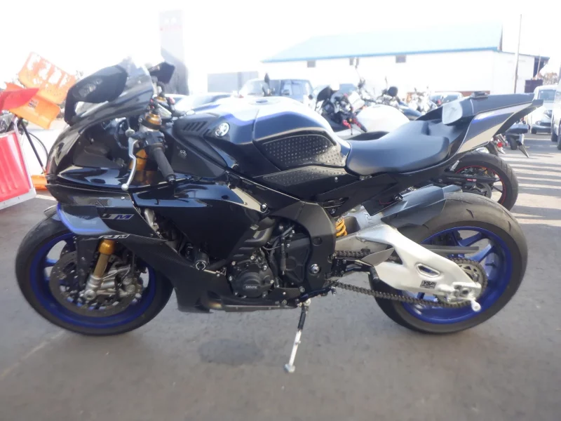 Yamaha YZF-R1M