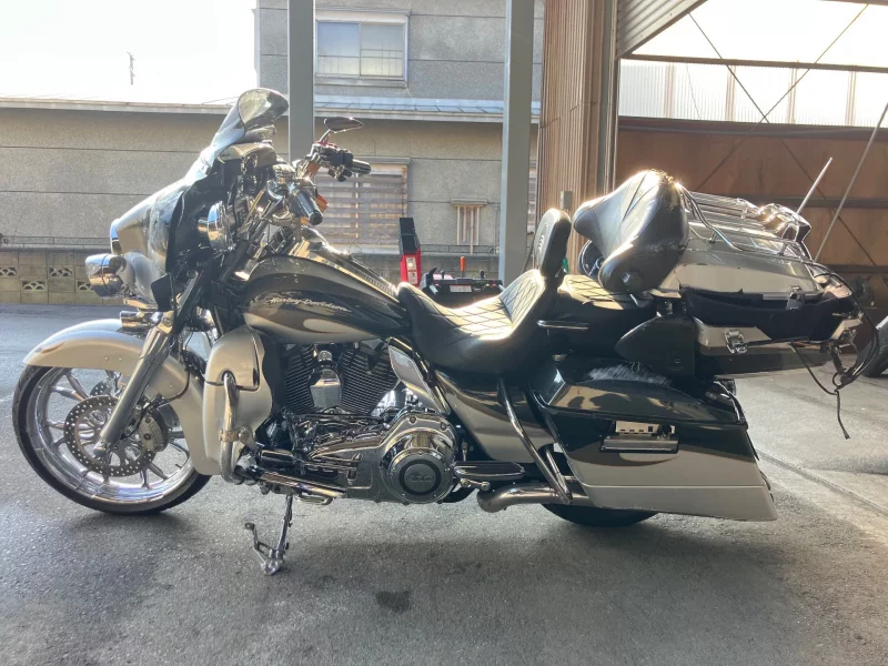Harley-Davidson HARLEY FLHTCUSE1800CVO