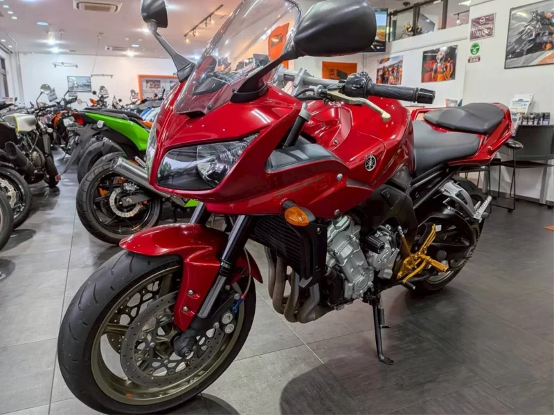 Yamaha FZ-1 FEATHER лот № 00046 оценка 4  с аукциона в Японии