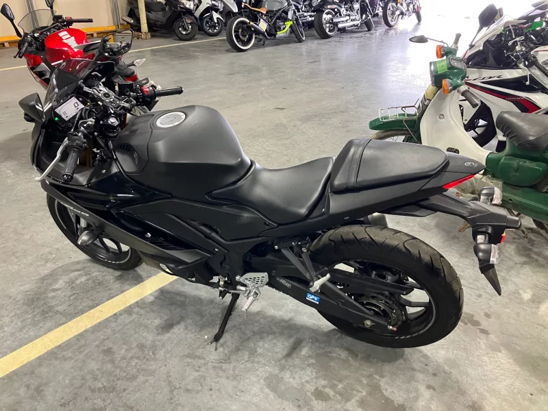 Yamaha YZF-R25 ABS